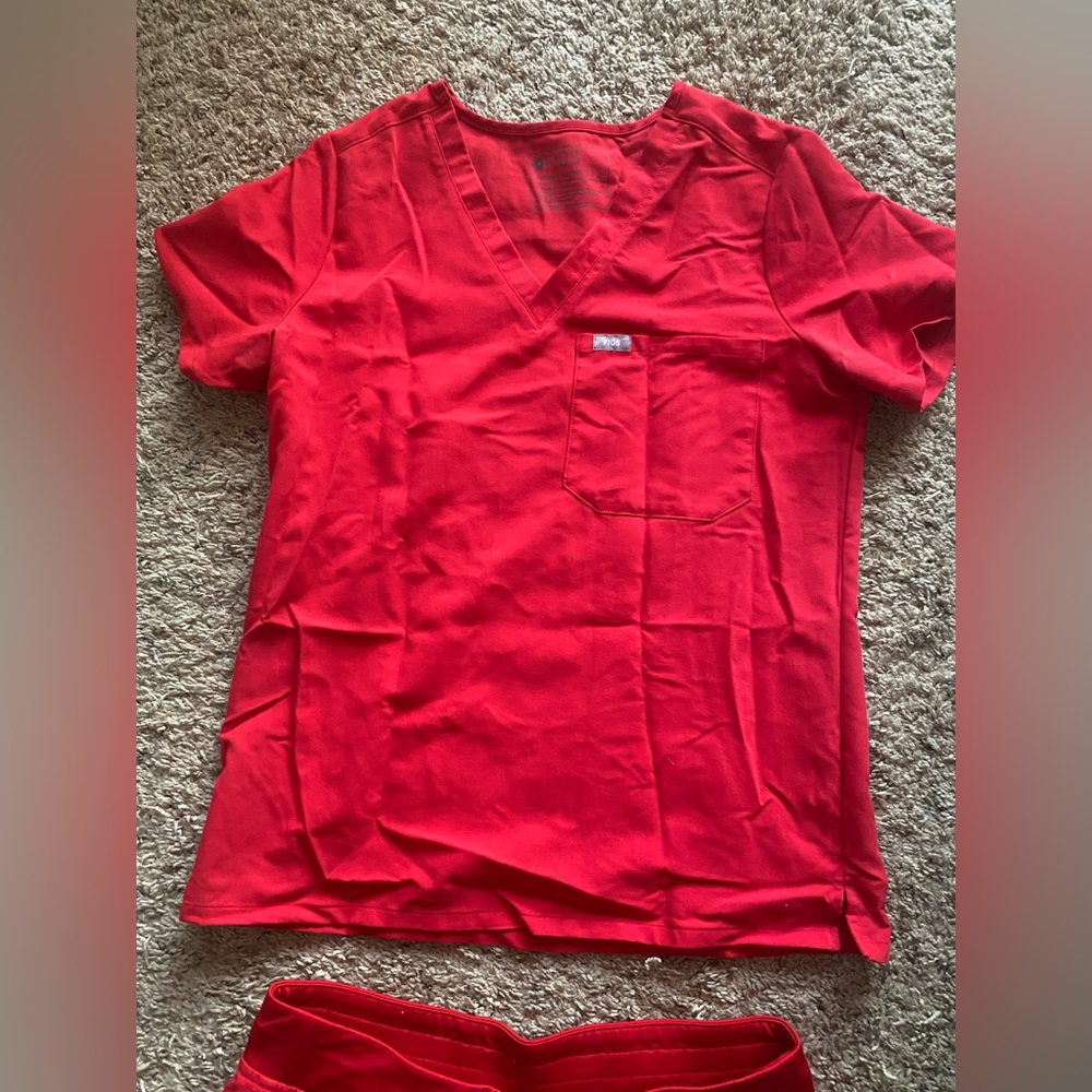 Figs scrub top